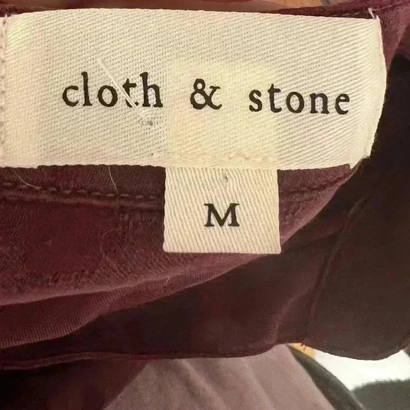 Cloth & Stone Women's Sz M Long Sleeve V Button Neck Maroon Leopard Blouse - Picture 3 of 4